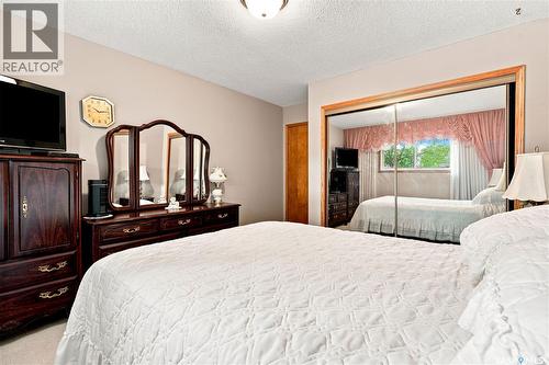 429 Montreal Avenue S, Saskatoon, SK - Indoor Photo Showing Bedroom