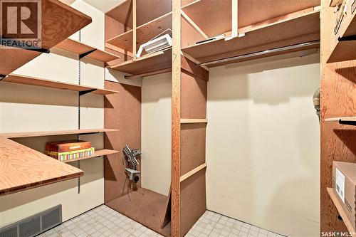 429 Montreal Avenue S, Saskatoon, SK - Indoor