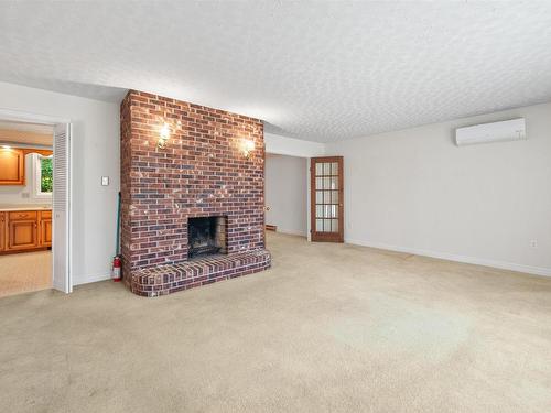 79 Riverview Crescent, Bedford, NS - Indoor Photo Showing Living Room With Fireplace