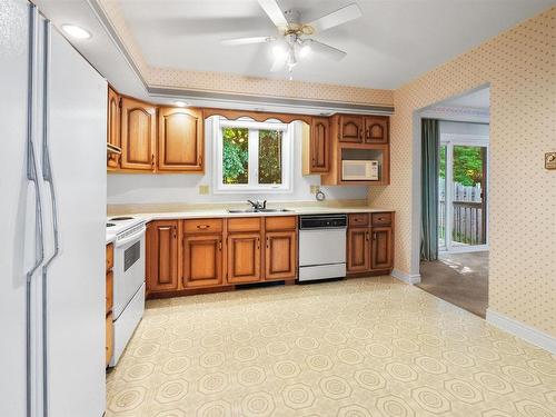 79 Riverview Crescent, Bedford, NS - Indoor Photo Showing Kitchen With Double Sink