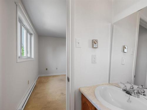 79 Riverview Crescent, Bedford, NS - Indoor Photo Showing Bathroom