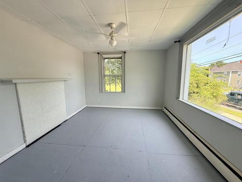 27 Starrs Road, Yarmouth, NS - Indoor Photo Showing Other Room