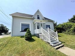 27 Starrs Road Yarmouth, NS B5A 2S9