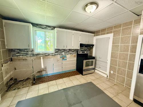27 Starrs Road, Yarmouth, NS - Indoor Photo Showing Kitchen