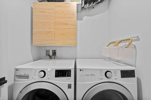 Salle de lavage - 433 Place Du Louvre, Mascouche, QC - Indoor Photo Showing Laundry Room