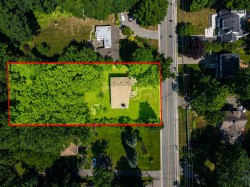 96 Av. Woodland Beaconsfield, QC H9W 4W1