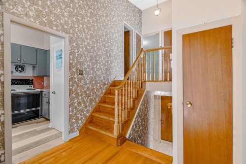 Escalier - 96 Av. Woodland, Beaconsfield, QC 