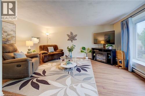 175 Elm Ridge Drive Unit# 38, Kitchener, ON - Indoor Photo Showing Living Room