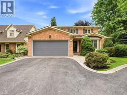 2 CHARTERHOUSE Crescent  Ancaster, ON L9G 4E5