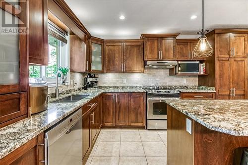 33 Oak, Capreol, ON - Indoor Photo Showing Kitchen With Double Sink With Upgraded Kitchen