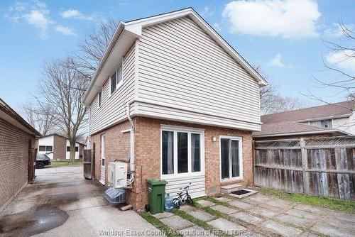 8665 Darlington Crescent, Windsor, ON 