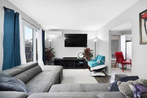 8665 Darlington Crescent, Windsor, ON 