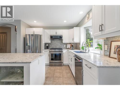 4122 Gallaghers Boulevard S, Kelowna, BC - Indoor Photo Showing Kitchen With Upgraded Kitchen