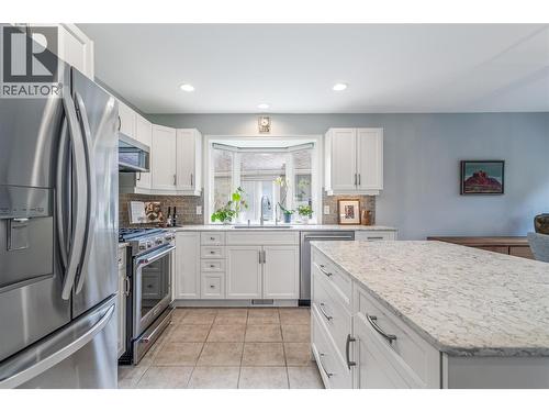 4122 Gallaghers Boulevard S, Kelowna, BC - Indoor Photo Showing Kitchen