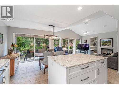 4122 Gallaghers Boulevard S, Kelowna, BC - Indoor Photo Showing Kitchen
