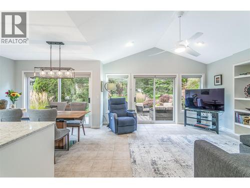 4122 Gallaghers Boulevard S, Kelowna, BC - Indoor Photo Showing Other Room