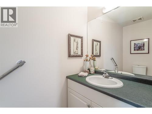 4122 Gallaghers Boulevard S, Kelowna, BC - Indoor Photo Showing Bathroom