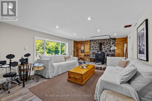 2694 County Road 6 E, Douro-Dummer, ON - Indoor Photo Showing Living Room