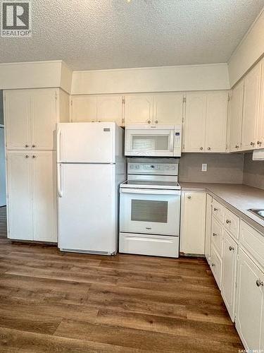 426 Colonel Otter Drive, Swift Current, SK - Indoor Photo Showing Kitchen
