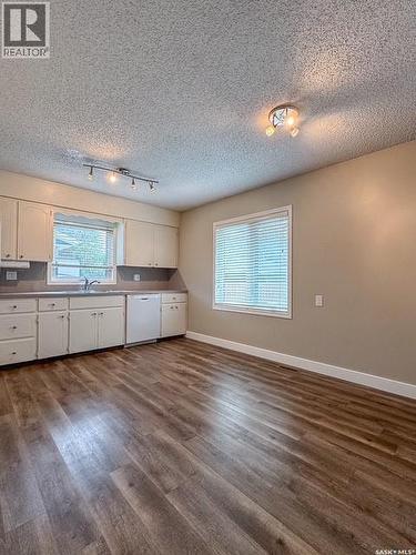 426 Colonel Otter Drive, Swift Current, SK - Indoor Photo Showing Kitchen