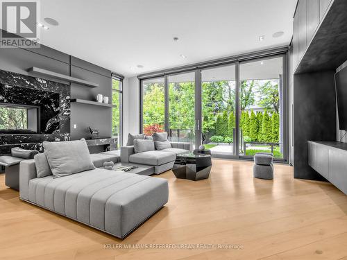 22 Hammok Crescent, Markham, ON - Indoor Photo Showing Living Room