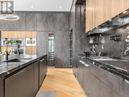 22 Hammok Crescent, Markham, ON - Indoor Photo Showing Kitchen With Upgraded Kitchen