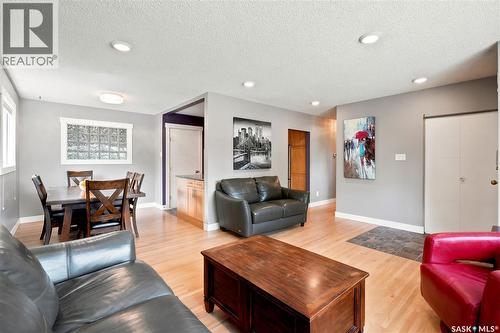 52 Tucker Crescent, Saskatoon, SK - Indoor Photo Showing Living Room