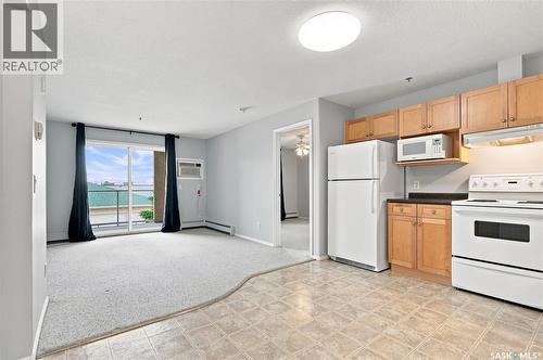 209 215 Lowe Road, Saskatoon, SK - Indoor Photo Showing Kitchen