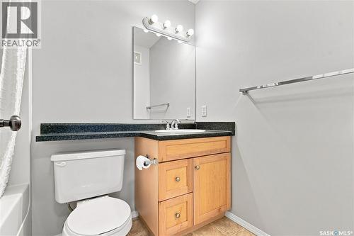 209 215 Lowe Road, Saskatoon, SK - Indoor Photo Showing Bathroom