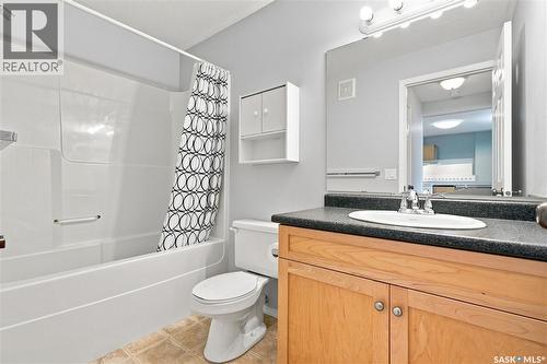 209 215 Lowe Road, Saskatoon, SK - Indoor Photo Showing Bathroom