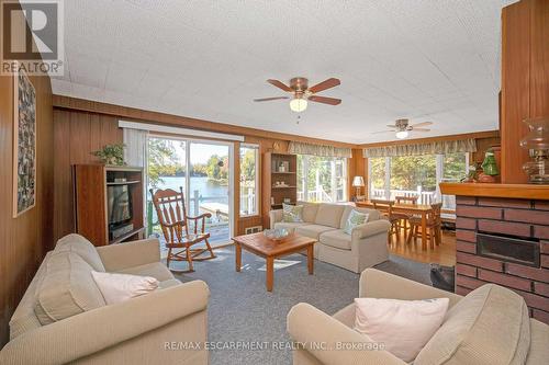 1012 Armstrong Road, Gravenhurst, ON - Indoor Photo Showing Living Room