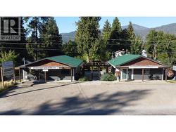 1885 BAKERY FRONTAGE Road  Christina Lake, BC V0H 1E0