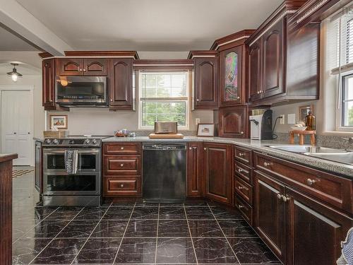 1006 Middle River Road, Rocklin, NS - Indoor Photo Showing Kitchen