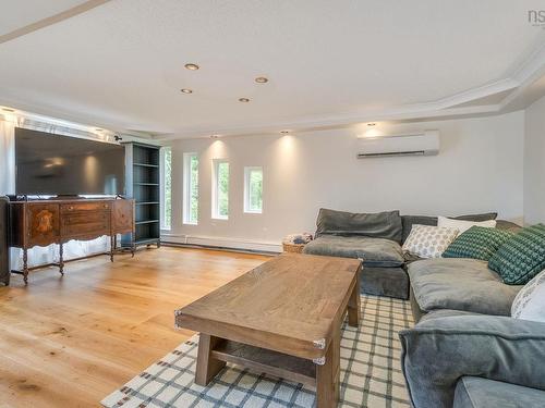1006 Middle River Road, Rocklin, NS - Indoor Photo Showing Living Room