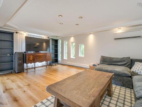 1006 Middle River Road, Rocklin, NS - Indoor