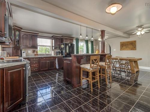 1006 Middle River Road, Rocklin, NS - Indoor Photo Showing Kitchen