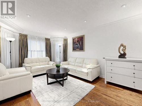 7 Cummings Court, Markham, ON - Indoor Photo Showing Living Room