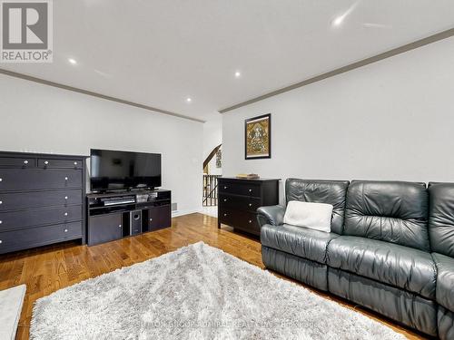 7 Cummings Court, Markham, ON - Indoor Photo Showing Living Room
