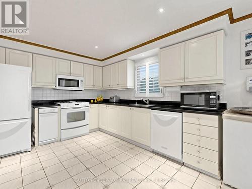 7 Cummings Court, Markham, ON - Indoor Photo Showing Kitchen