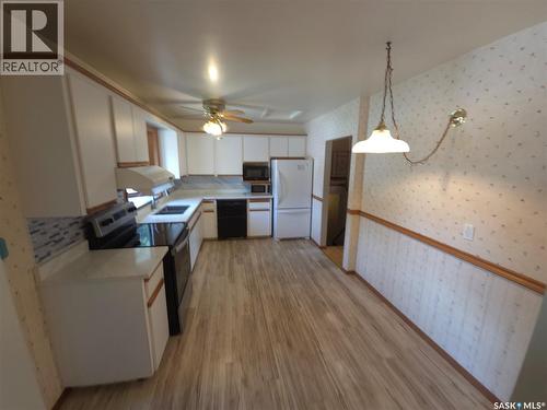 2509 Taylor Street, Saskatoon, SK - Indoor Photo Showing Kitchen With Double Sink