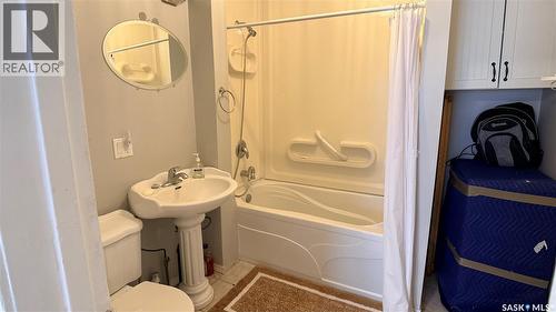 402 Saskatchewan Avenue, Torquay, SK - Indoor Photo Showing Bathroom