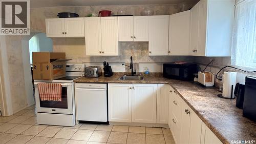402 Saskatchewan Avenue, Torquay, SK - Indoor Photo Showing Kitchen