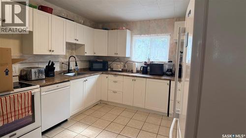 402 Saskatchewan Avenue, Torquay, SK - Indoor Photo Showing Kitchen
