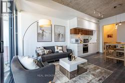 1601 - 185 ROEHAMPTON AVENUE S Toronto, ON M4P 0C6
