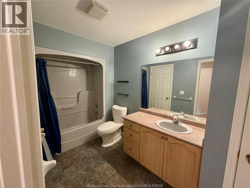 1484 Border, Tecumseh, ON - Indoor Photo Showing Bathroom