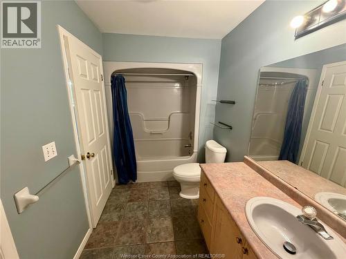 1484 Border, Tecumseh, ON - Indoor Photo Showing Bathroom