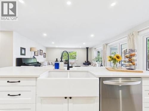 2158 Roberts Road, Powell River, BC - Indoor Photo Showing Kitchen