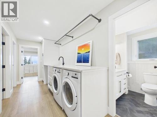 2158 Roberts Road, Powell River, BC - Indoor Photo Showing Laundry Room