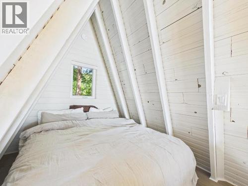 2158 Roberts Road, Powell River, BC - Indoor Photo Showing Bedroom