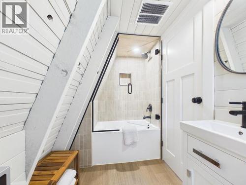 2158 Roberts Road, Powell River, BC - Indoor Photo Showing Bathroom
